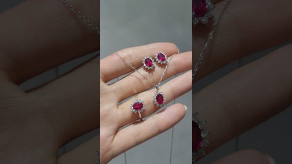 Pırlanta 2,38 Ct Pırlanta ve Yakut Küpe ürün videosu