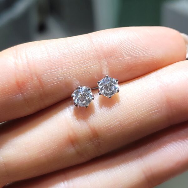 Pırlanta 0,92 Ct GIA Sertifikalı Tektaş Küpe KP03016