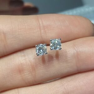 Pırlanta 0,92 Ct GIA Sertifikalı Tektaş Küpe KP03017