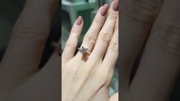 Pırlanta 0,96 Ct HRD Sertifikalı Tektaş Yüzük ürün videosu