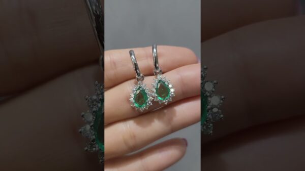 Pırlanta 2,86 Ct Pırlanta & Zümrüt Küpe ürün videosu