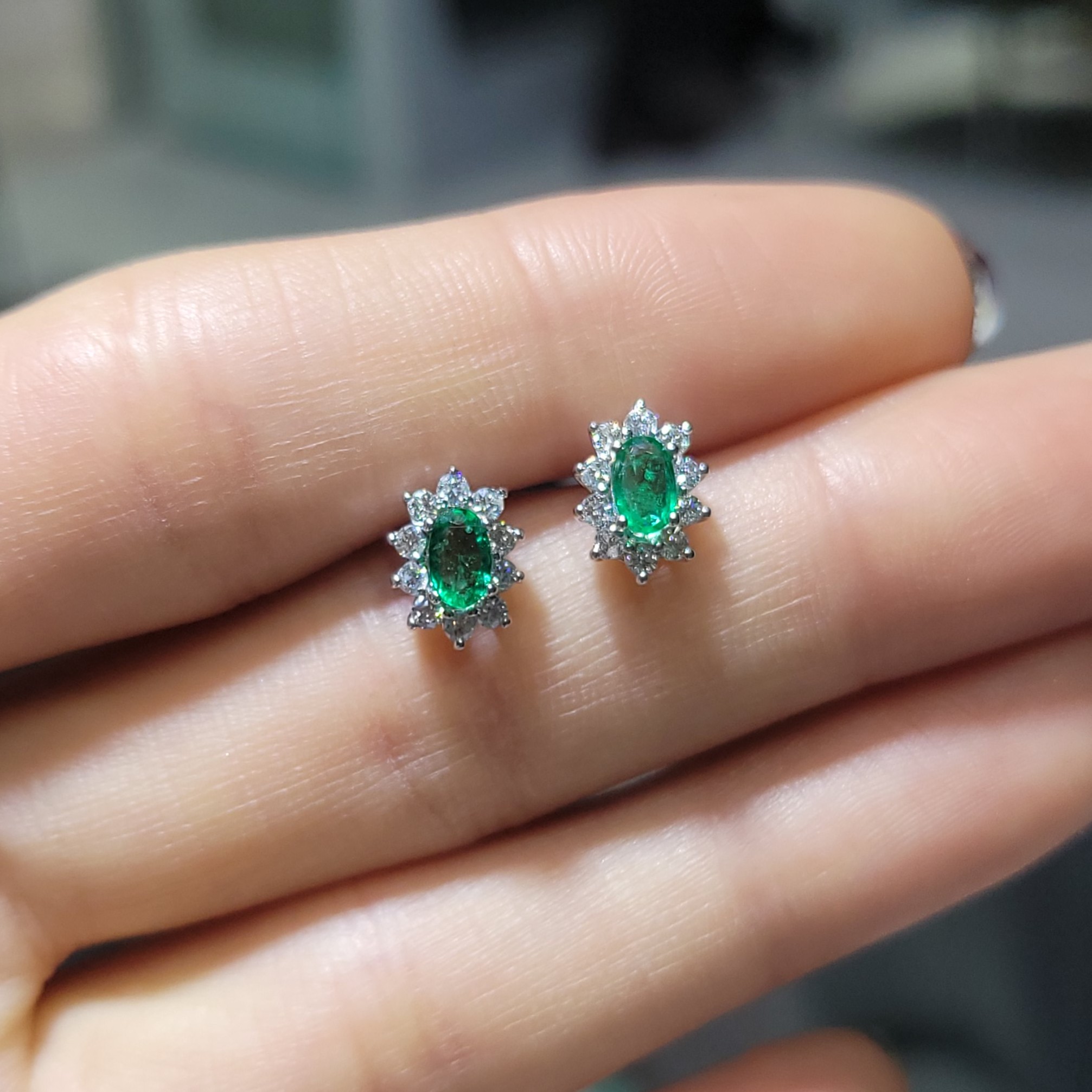 Pırlanta 0,77 Ct Pırlanta & Zümrüt Küpe KP03063