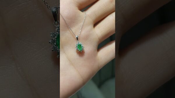0.46 Ct Diamond & Emerald Necklace product video
