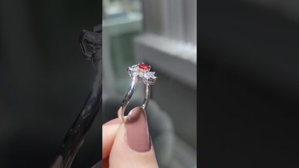 Pırlanta 0,72 Ct Pırlanta & Yakut Yüzük ürün videosu
