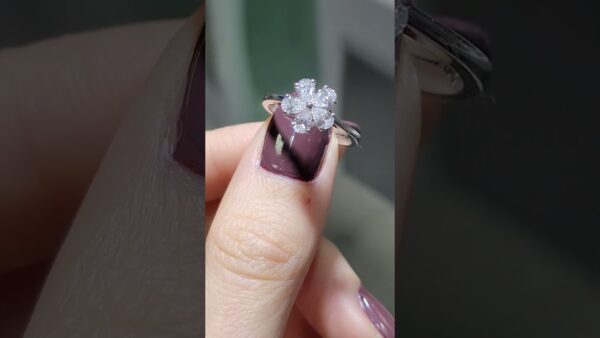 Pırlanta 0,75 Ct Damla Kesim Yüzük ürün videosu
