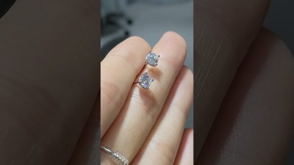 Pırlanta 1,02 Ct GIA Sertifikalı Tel Tırnak Tektaş Küpe ürün videosu