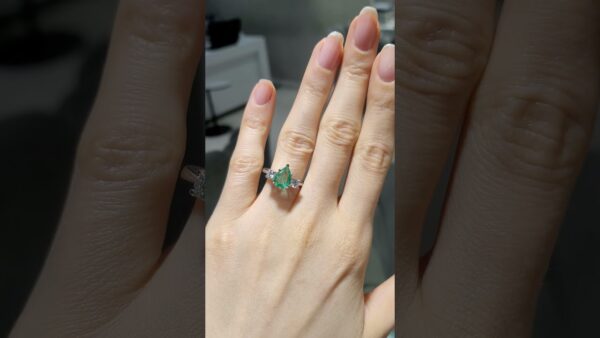 2.01 Ct HRD-Certified Diamond & Emerald Ring product video