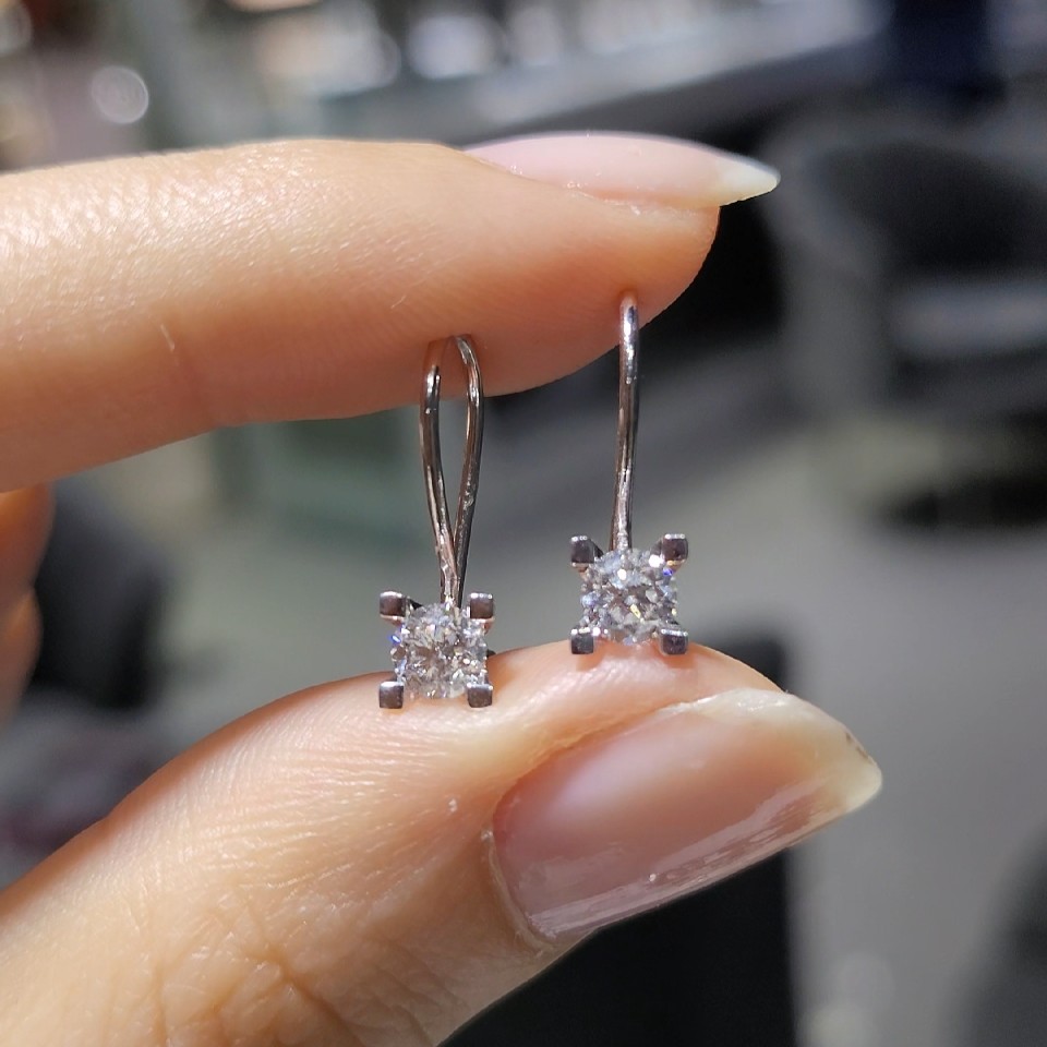 Pırlanta 0,64 Ct HRD Sertifikalı Tektaş Küpe KP03103