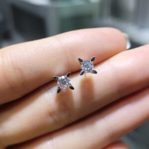 Pırlanta 0,66 Ct HRD Sertfikalı Badem Tırnak Tektaş Küpe KP03101