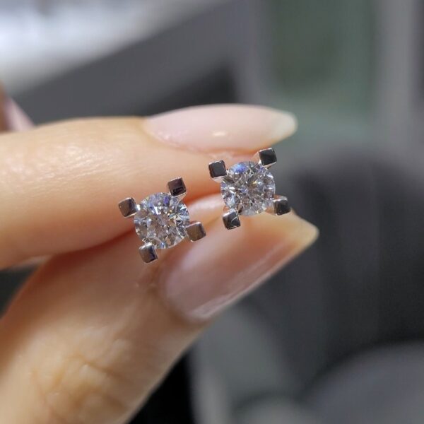 Pırlanta 0,85 Ct GIA Sertifikalı Tektaş Küpe KP03084