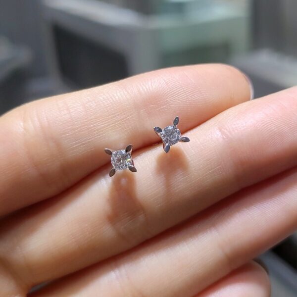 Pırlanta 0,36 Ct HRD Sertifikalı Tektaş Küpe KP03102
