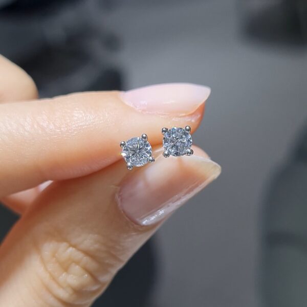 Pırlanta 0,61 Ct HRD Sertifikalı D Renk Tektaş Küpe KP03138