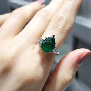 Pırlanta 4,51 Ct HRD Sertifikalı Pırlanta & Zümrüt Yüzük YZ10969