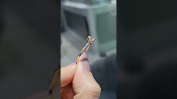 Pırlanta 0,81 Ct Oval Tektaş Yüzük ürün videosu