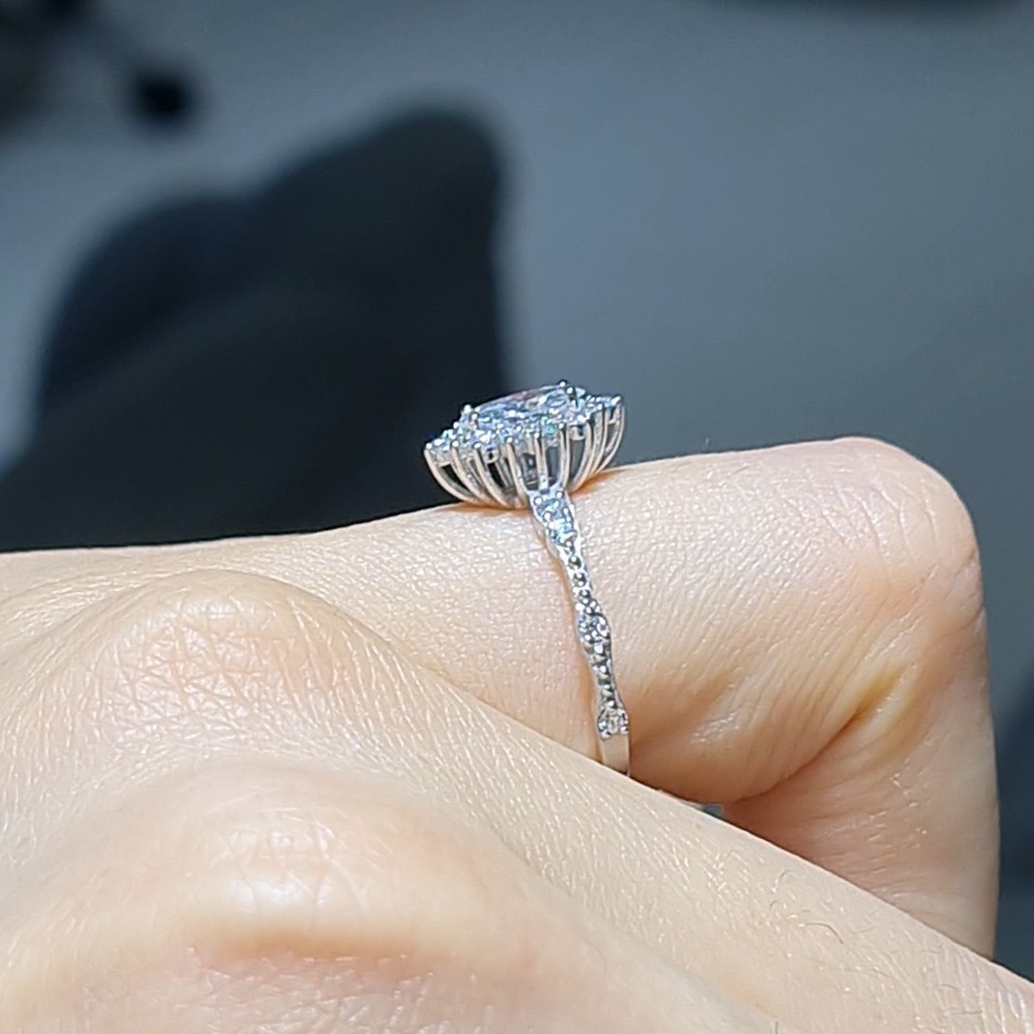 Pırlanta 0,60 Ct HRD Sertifikalı Markiz Kesim Tektaş Yüzük KR01018-2