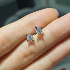 Pırlanta 0,68 Ct HRD Sertifikalı Badem Tırnak Tektaş Küpe KP03136