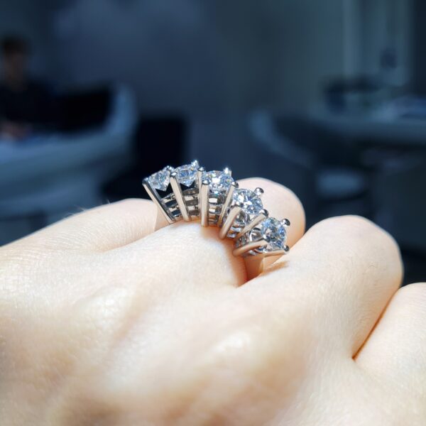 Pırlanta 2,31 Ct GIA Sertifikalı Tel Tırnak Beştaş Yüzük YZ11048-2