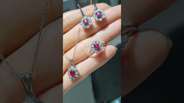 0.81 Ct Diamond & Ruby Ring product video