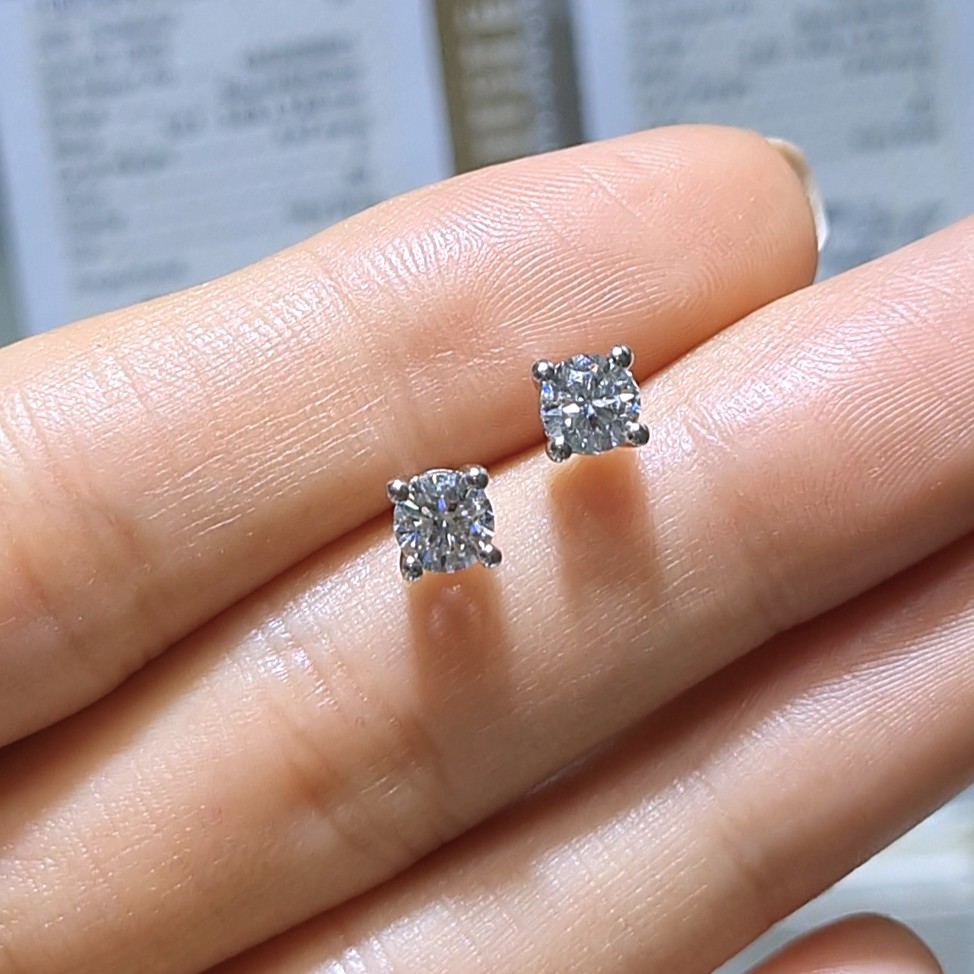 Pırlanta 0,93 Ct GIA Sertifikalı Tektaş Küpe