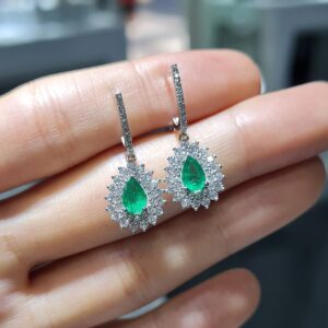 Pırlanta 1,06 Ct & 1,04 Ct Zümrüt Küpe