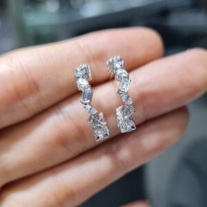 Pırlanta 1,31 Ct Farklı Kesimli ve İç Taşlı Tasarım Küpe