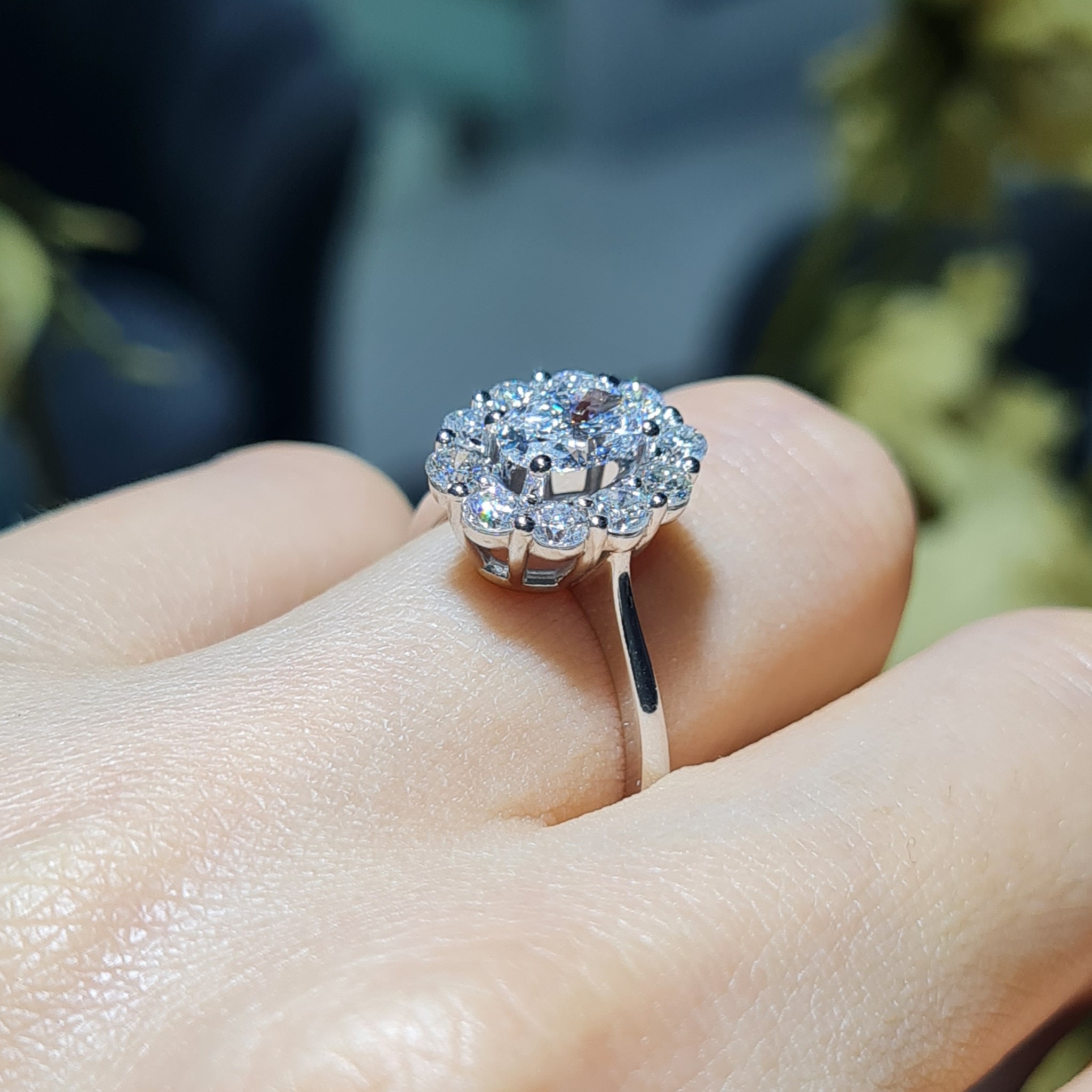 Pırlanta 1,47 Ct D Renk GIA Sertifkalı Oval Tektaş Yüzük YZ11120-2