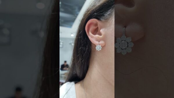 0.97 Ct Floral Diamond Necklace product video