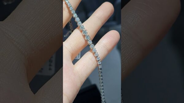 1.35 Ct Graduated Tennis Diamond Bracelet product video