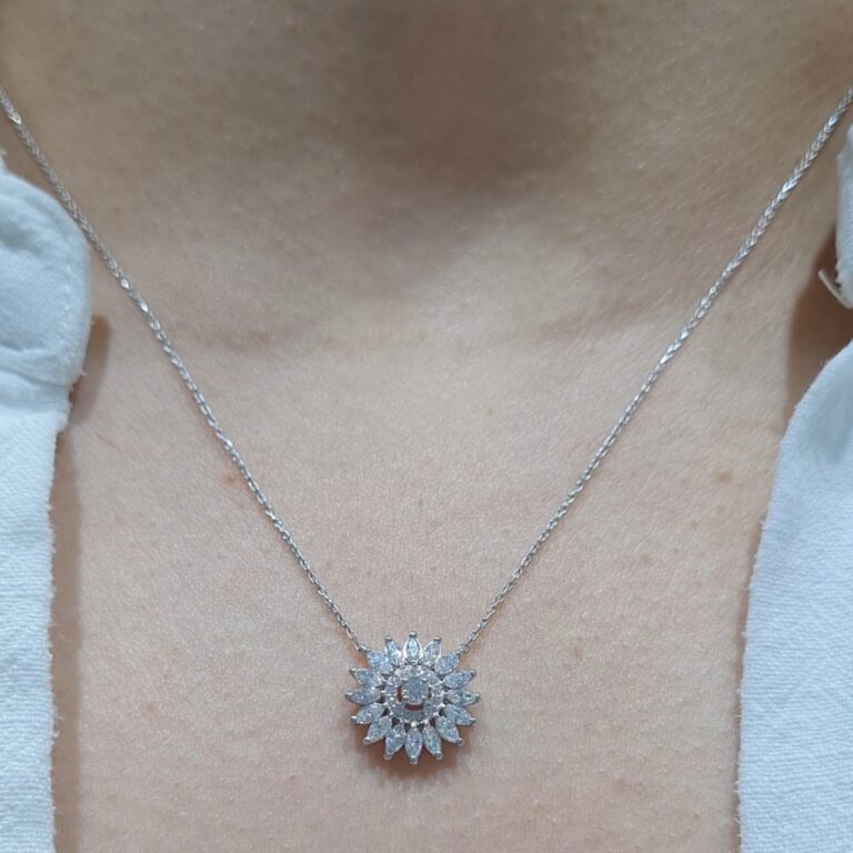 0,72 Ct Pırlanta Fantezi Çiçek Kolye