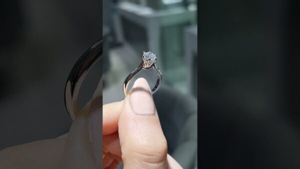 Pırlanta 0,70 Ct D Renk HRD Sertifikalı Tektaş Yüzük ürün videosu