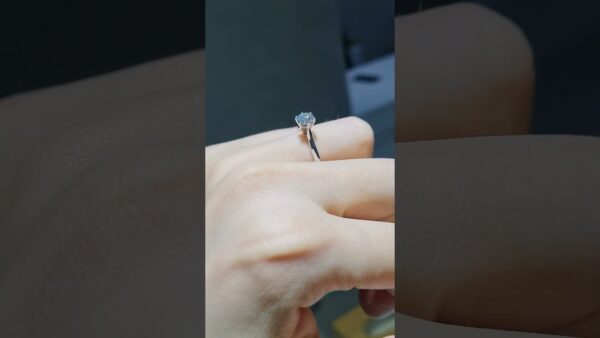 Pırlanta 0,70 Ct HRD Sertifikalı Tektaş Yüzük ürün videosu