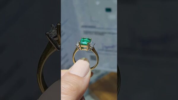 Pırlanta 2,86 Ct Pırlanta & Zümrüt Yüzük ürün videosu